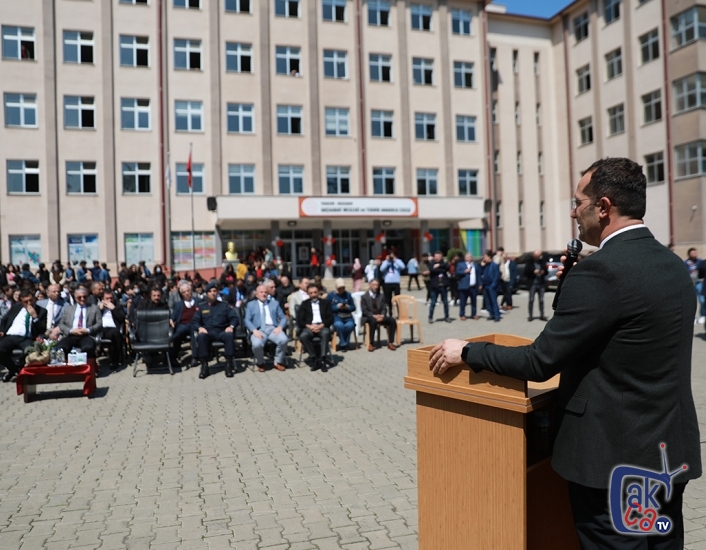 Ekim : Gençlerin eğitim hayatlarını yönlendirmelerine destek oluyoruz