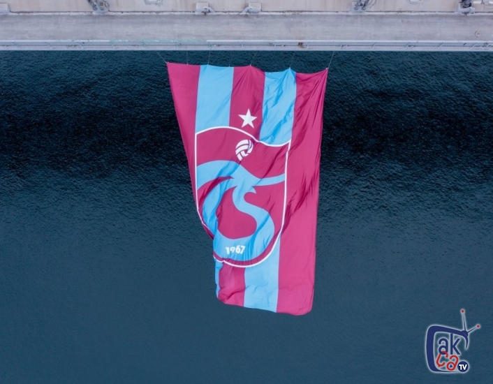 Trabzonspor bayrağı İstanbul Boğazı'nda