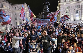 Trabzonspor'un taraftarları Londra'yı Bordo Maviye boyadı.